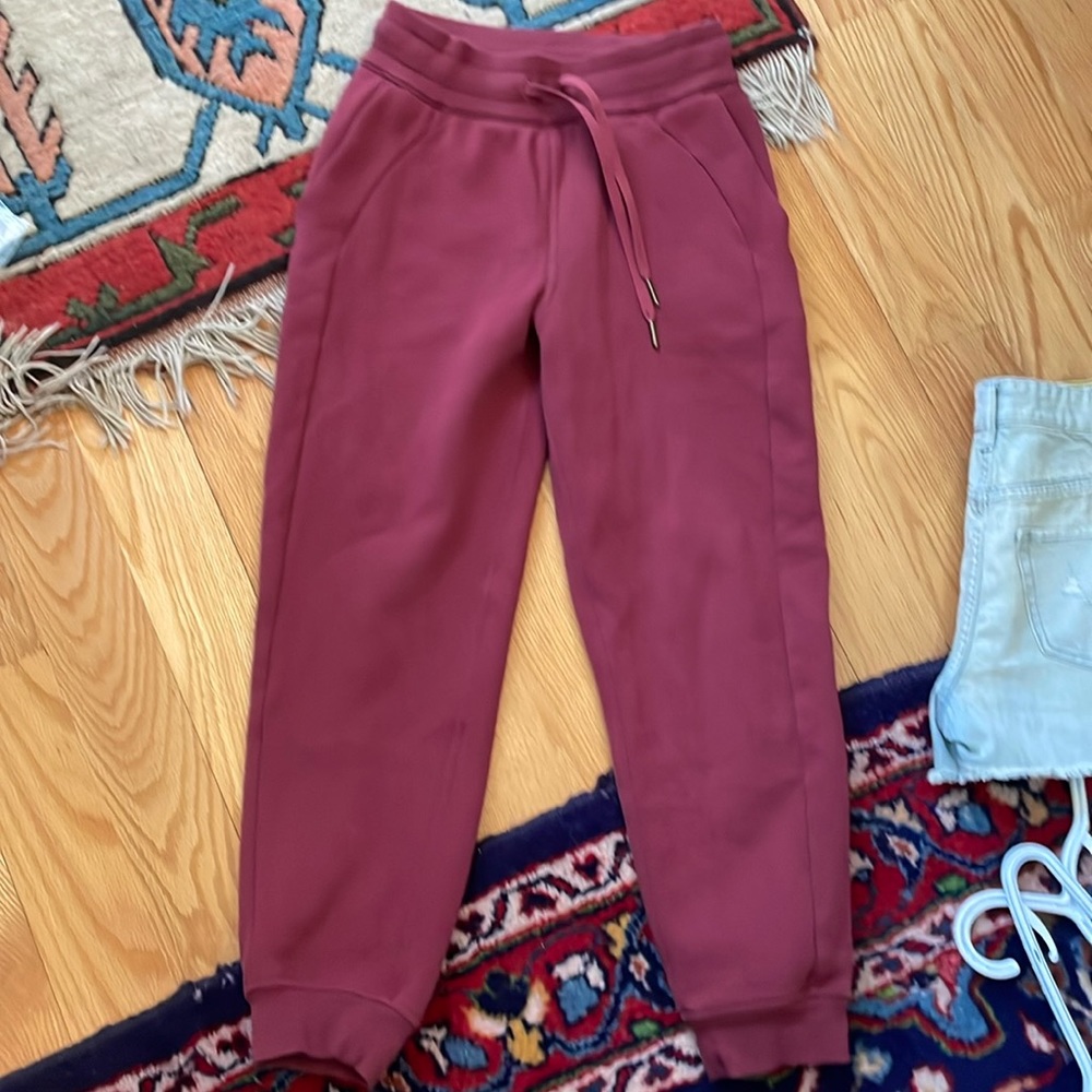 Lululemon Scuba Joggers Sz 2 EUC